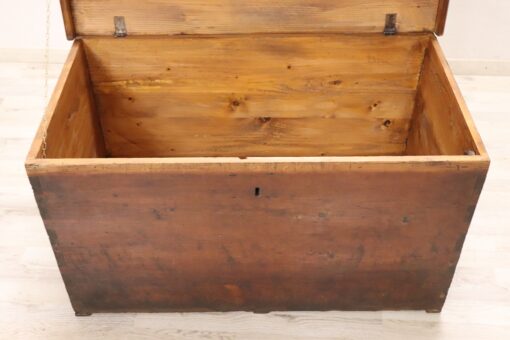 Antique Trunk in Fir Wood, Italy Late 19th Century - Front and Interior - Styylish