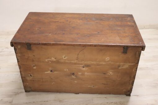 Antique Trunk in Fir Wood, Italy Late 19th Century - Back - Styylish