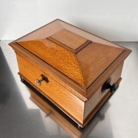 Historicism Box, Floral Ash Veneer, Rosewood, Austria circa 1880