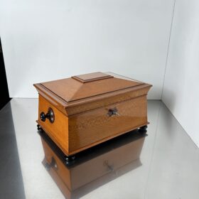 Historicism Box, Floral Ash Veneer, Rosewood, Austria circa 1880