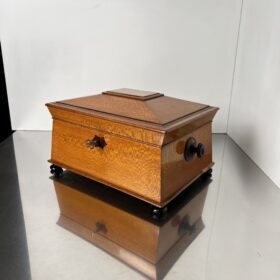 Historicism Box, Floral Ash Veneer, Rosewood, Austria circa 1880