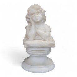 Sculpture in White Marble - Styylish