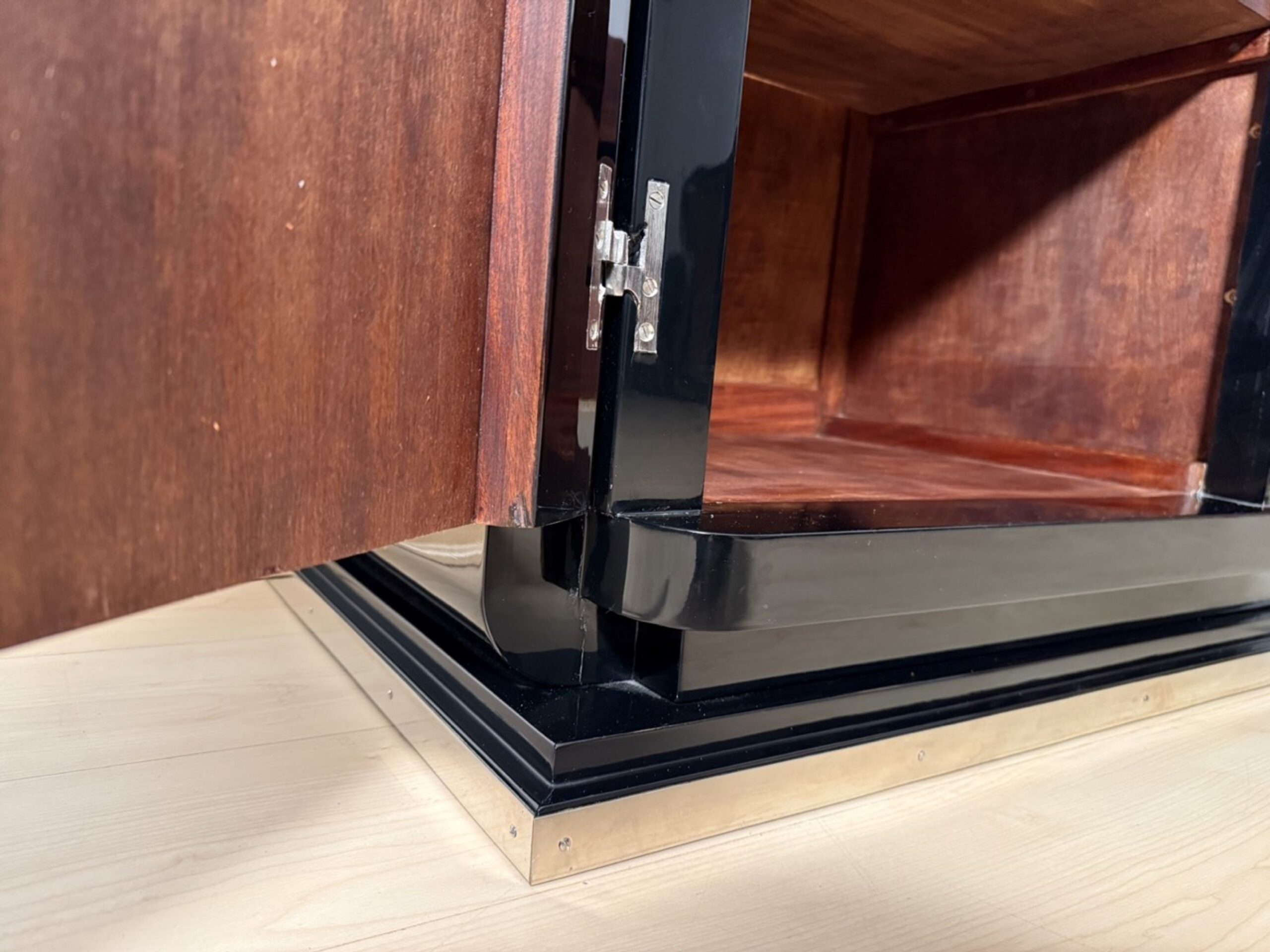 Art Deco Sideboard - Lacquer Edge - Styylish