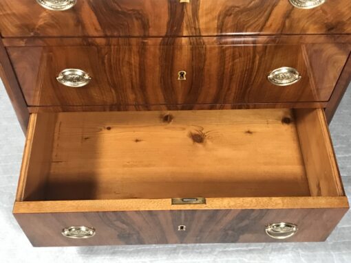Small Biedermeier chest of Drawers - Interior - Styylish