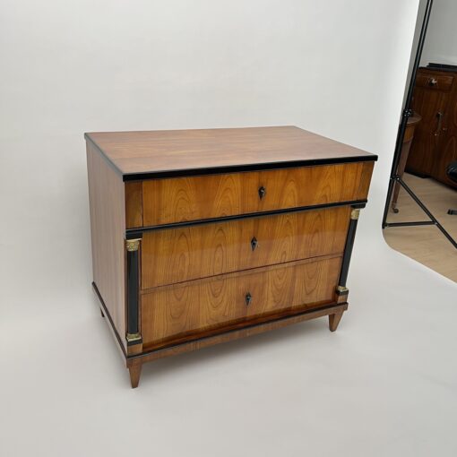 Early Biedermeier Commode - 3/4 - Styylish