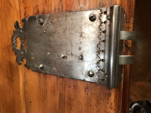 Frankfurter Wellenschrank - lock - Styylish