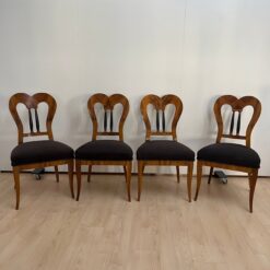 Set of 4 Biedermeier Balloon Chairs - front view - Styylish