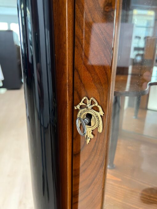 Biedermeier Vitrine, Walnut, Brass, South Germany circa 1830 - Image 12