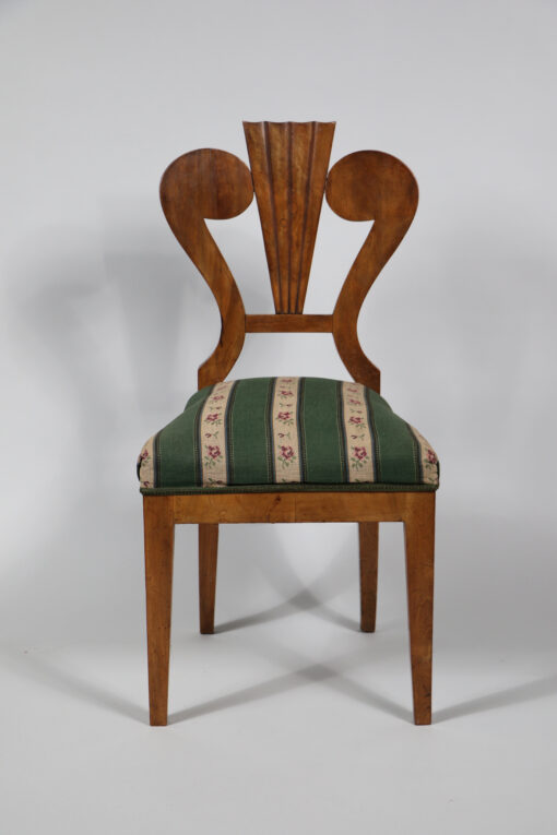 Fine Pair of Biedermeier Walnut Chairs. Vienna, c. 1825. - Image 3