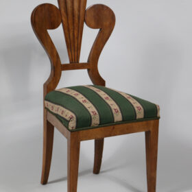 Fine Pair of Biedermeier Walnut Chairs. Vienna, c. 1825.