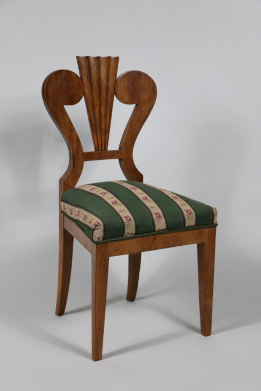Fine Pair of Biedermeier Walnut Chairs. Vienna, c. 1825. - Image 2