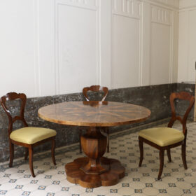 19th Century Biedermeier Table, Walnut, Vienna, c. 1825.