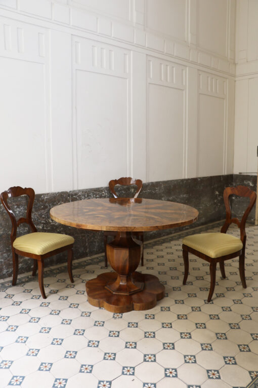 19th Century Biedermeier Table, Walnut, Vienna, c. 1825. - Image 3