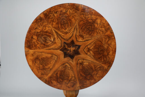 Fine Biedermeier Walnut Table, Vienna, c. 1825. - Image 4
