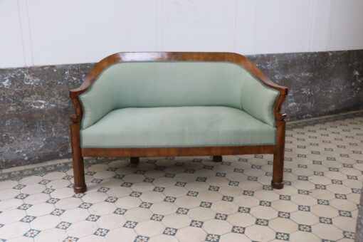 19th Century Fine Biedermeier Walnut Sofa, Vienna, c. 1825. - Image 3
