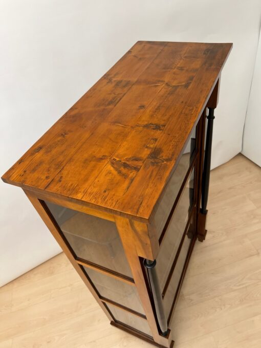 Biedermeier Vitrine, Walnut, Brass, South Germany circa 1830 - Image 19