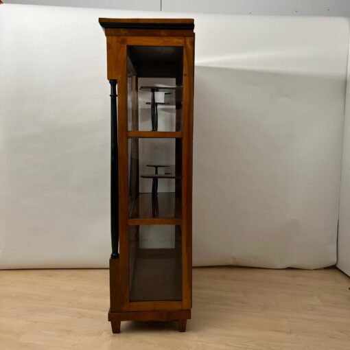 Biedermeier Vitrine, Walnut, Brass, South Germany circa 1830 - Image 4