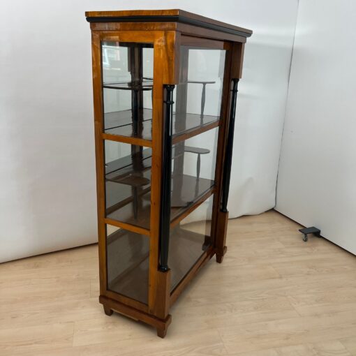 Biedermeier Vitrine, Walnut, Brass, South Germany circa 1830 - Image 6