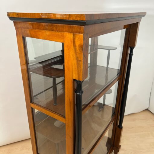 Biedermeier Vitrine, Walnut, Brass, South Germany circa 1830 - Image 7
