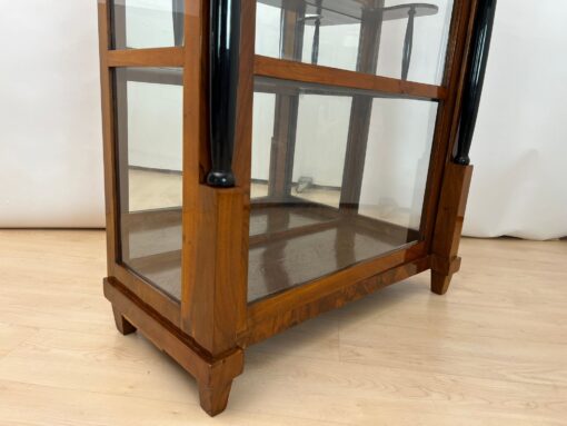 Biedermeier Vitrine, Walnut, Brass, South Germany circa 1830 - Image 9