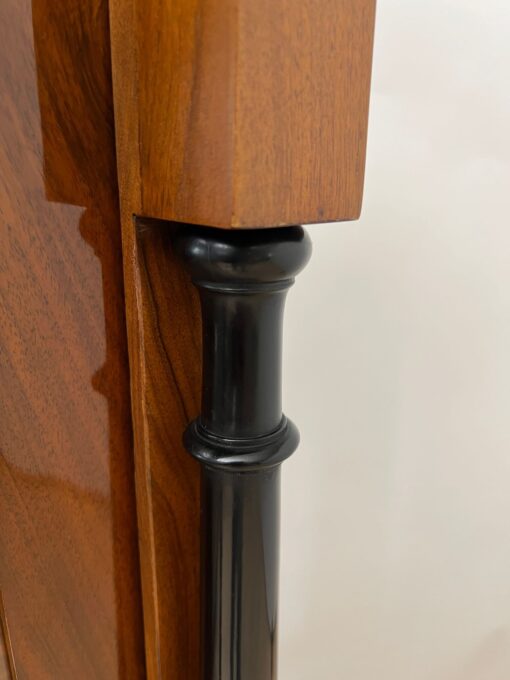 Biedermeier Vitrine, Walnut, Brass, South Germany circa 1830 - Image 10