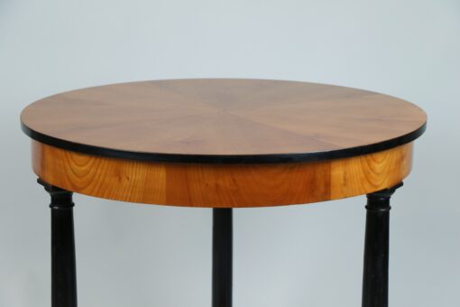 19th Century Fine Biedermeier Cherry Table. Vienna, c. 1830. - Image 3