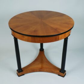 19th Century Fine Biedermeier Cherry Table. Vienna, c. 1830.