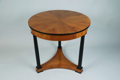 19th Century Fine Biedermeier Cherry Table. Vienna, c. 1830. - Image 4