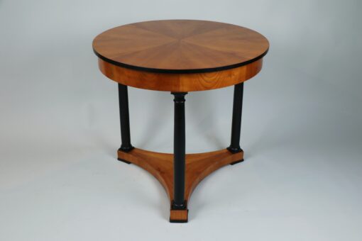 19th Century Fine Biedermeier Cherry Table. Vienna, c. 1830. - Image 2