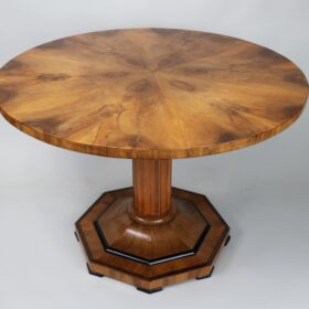 Fine Biedermeier Walnut Table. Vienna, c. 1825.