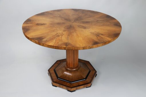 Fine Biedermeier Walnut Table. Vienna, c. 1825. - Image 2