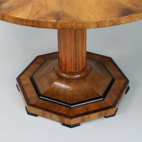 Fine Biedermeier Walnut Table. Vienna, c. 1825.