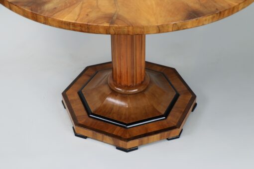 Fine Biedermeier Walnut Table. Vienna, c. 1825. - Image 5