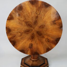 Fine Biedermeier Walnut Table. Vienna, c. 1825.