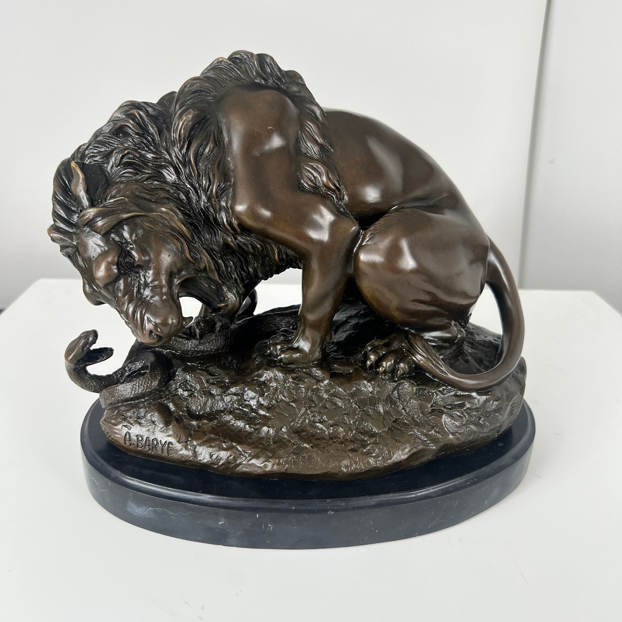 Bronze Figure: Lion Fighting a Snake, After A. Barye, France, 20th Century. - Image 7