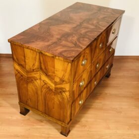 Biedermeier Walnut Chest of Drawers, 1820