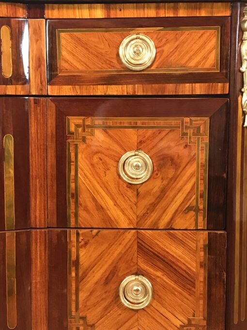 Detail of the right side of the drawers of a Louis XV-Transition chest of drawers- Styylish