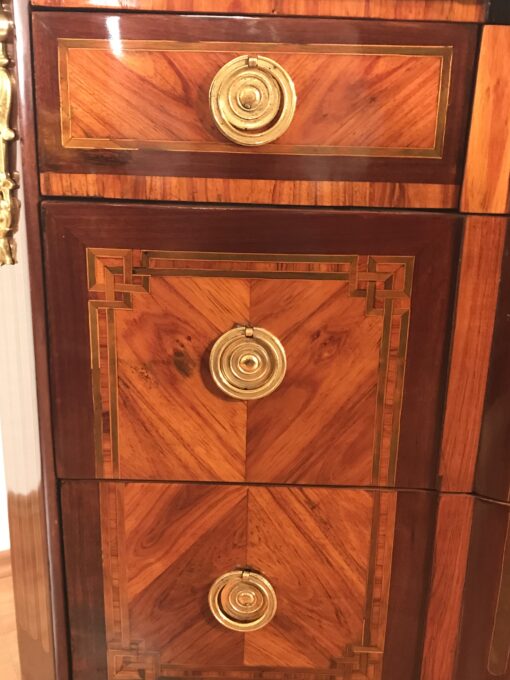 Detail of the left side of the drawers of a Louis XV-Transition chest of drawers- Styylish