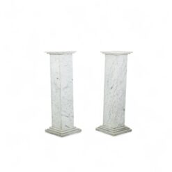 Pair of Art Deco style marble columns in grey-veined white marble, 20th century decorative pedestals with square cross-section- Styylish