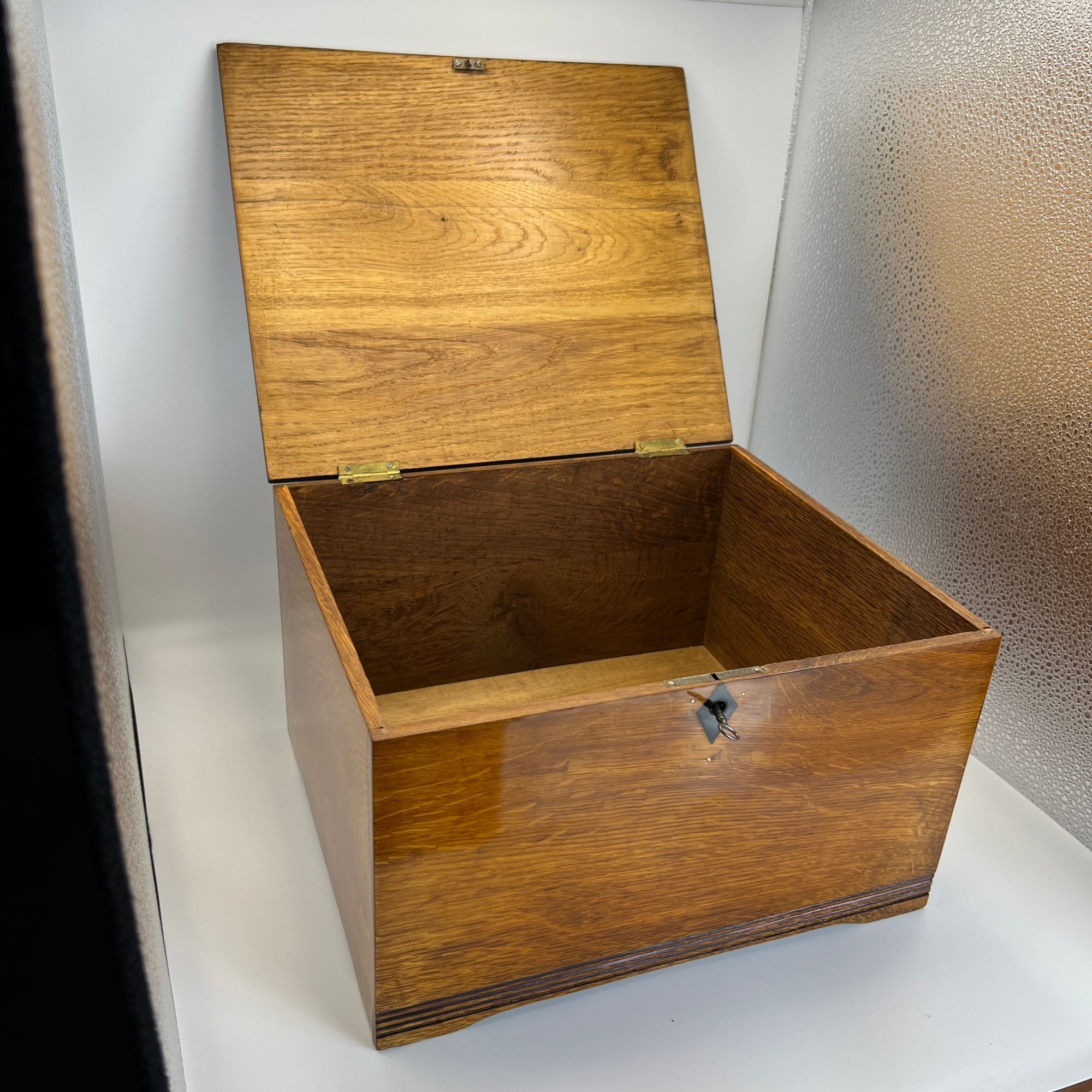 Art Nouveau Oak Box, Partly Ebonized, Austria, circa 1900 - Image 12