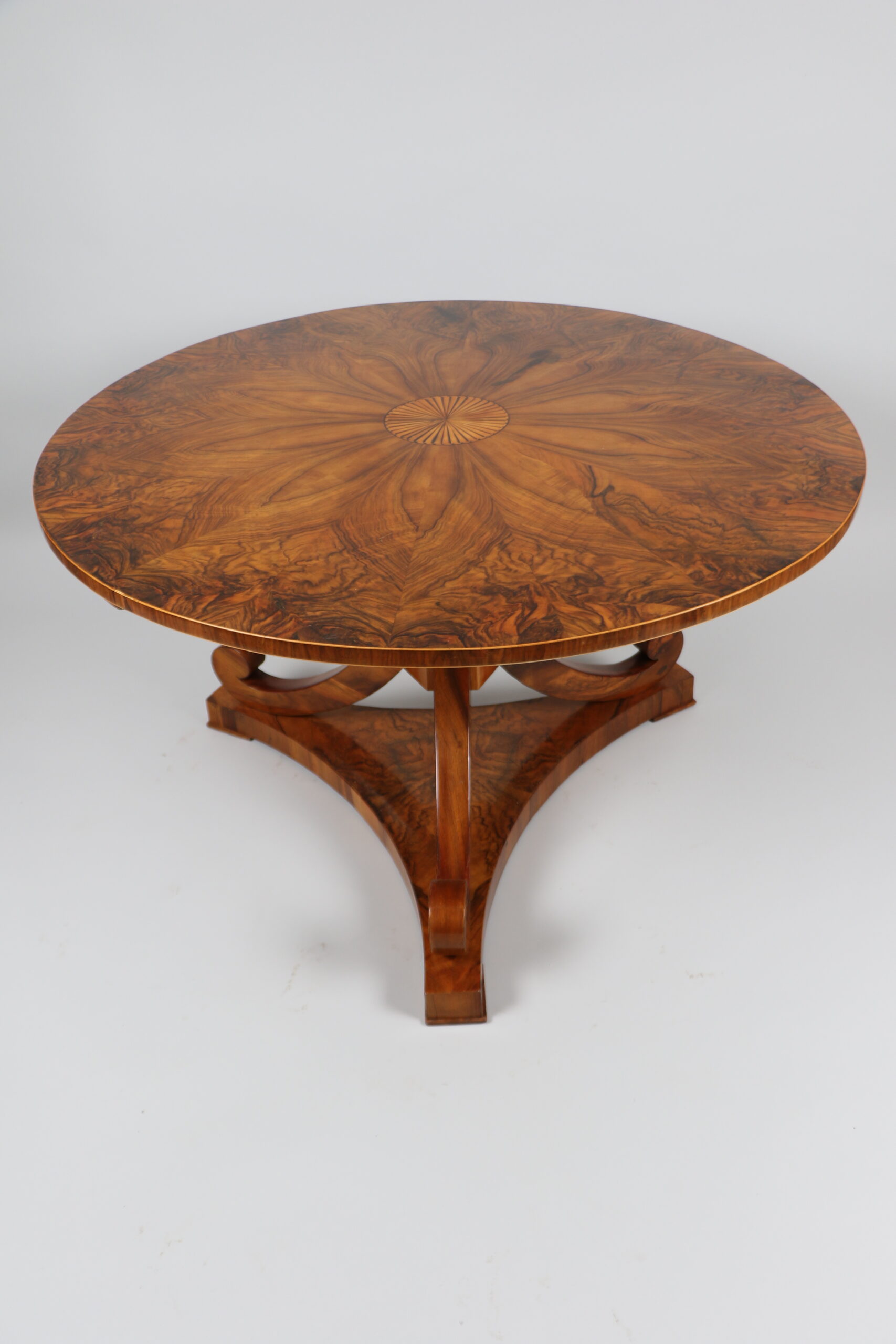 19th Century Fine Biedermeier Walnut Table. Vienna, c. 1825. - Image 4