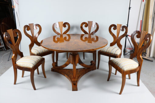 19th Century Fine Biedermeier Walnut Table. Vienna, c. 1825. - Image 6
