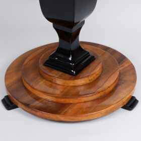 19th Century Fine Biedermeier Walnut Table. Vienna, c. 1825.
