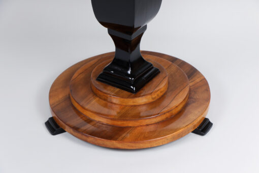 19th Century Fine Biedermeier Walnut Table. Vienna, c. 1825. - Image 4