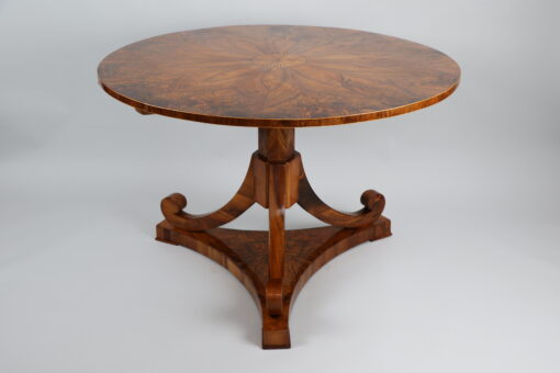 19th Century Fine Biedermeier Walnut Table. Vienna, c. 1825. - Image 2