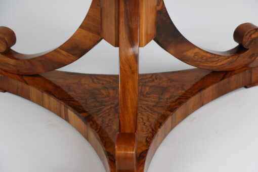 19th Century Fine Biedermeier Walnut Table. Vienna, c. 1825. - Image 7