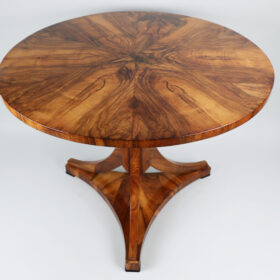 Viennese Biedermeier Walnut Table, Vienna circa 1825
