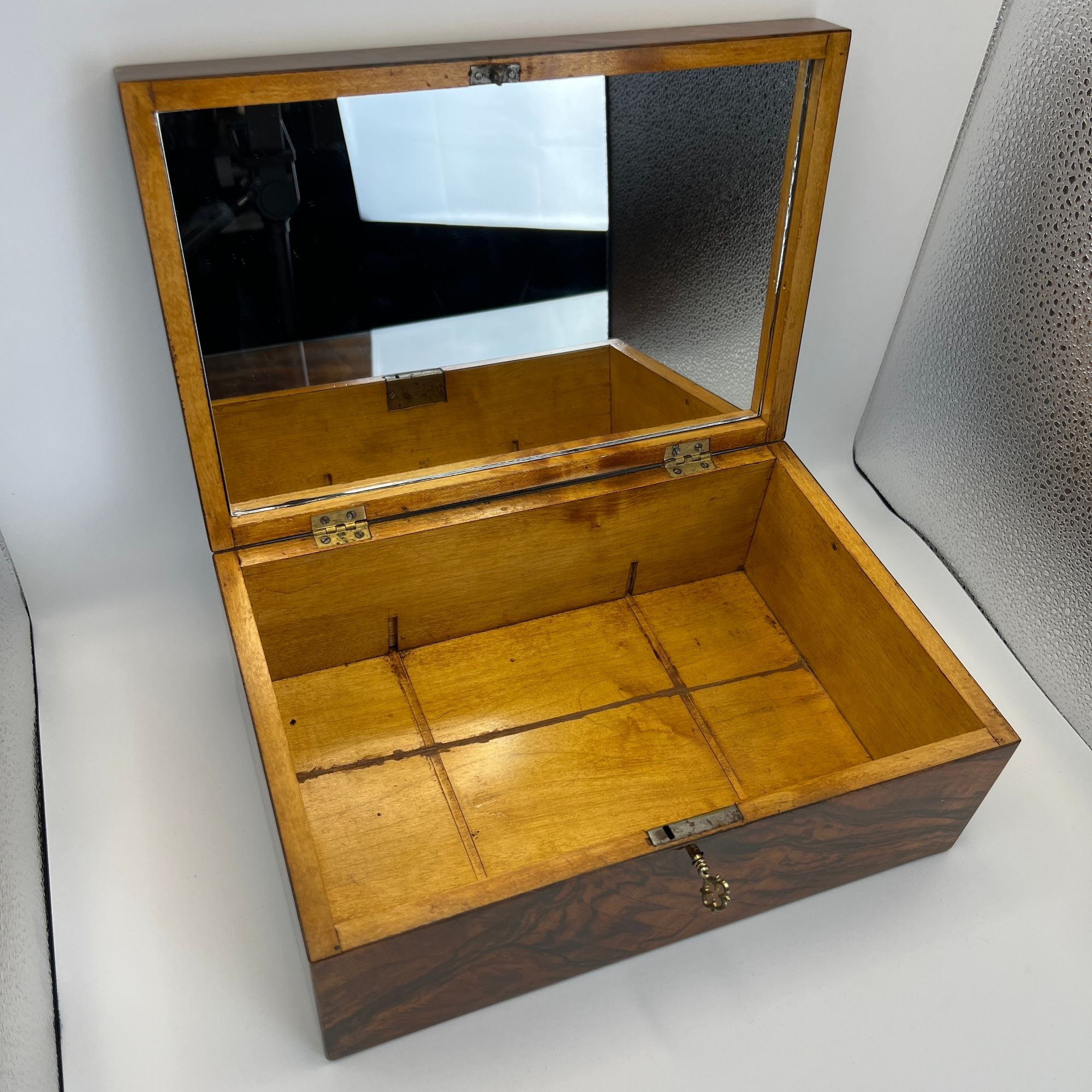 Biedermeier Walnut Box, Austria, circa 1840 - Image 14