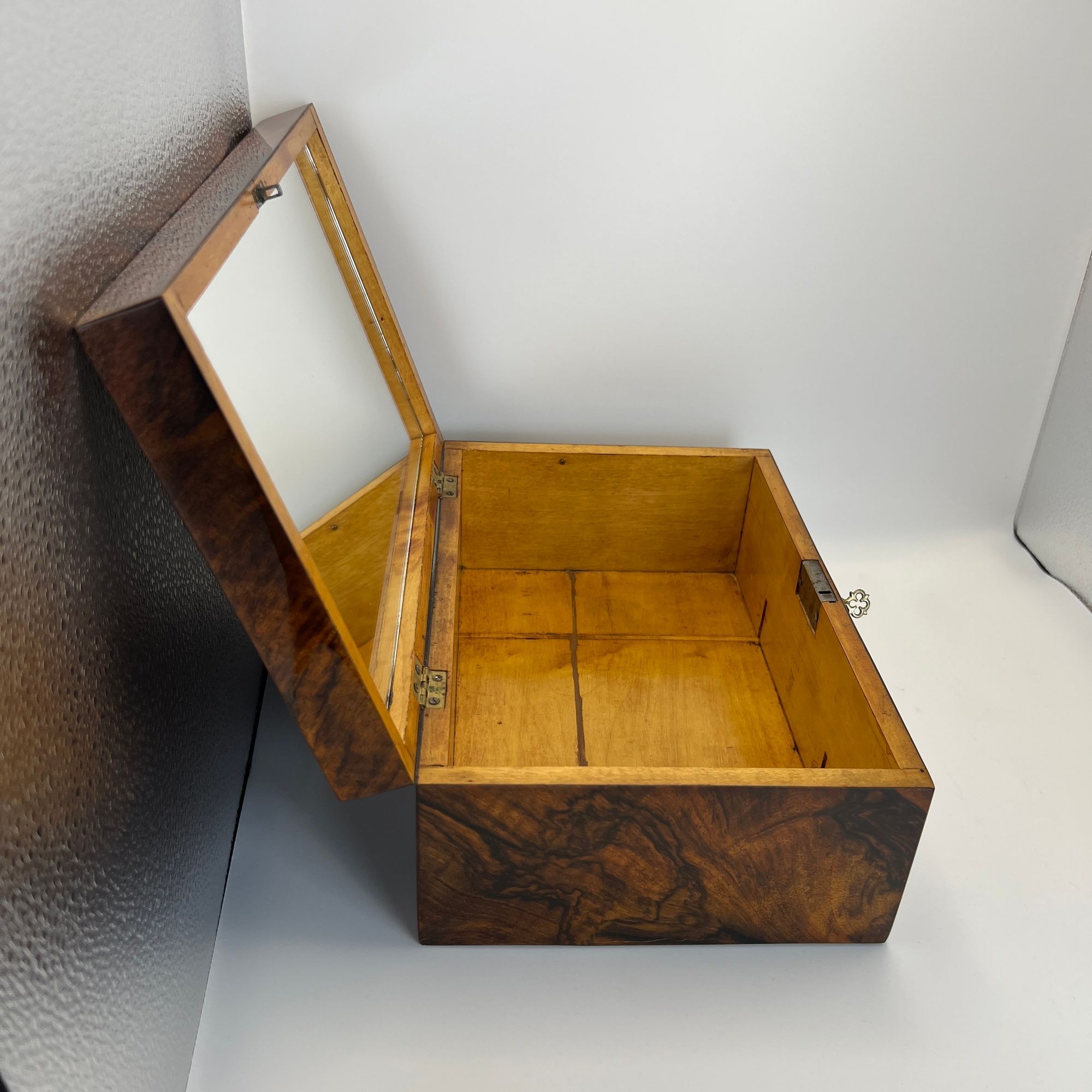 Biedermeier Walnut Box, Austria, circa 1840 - Image 17