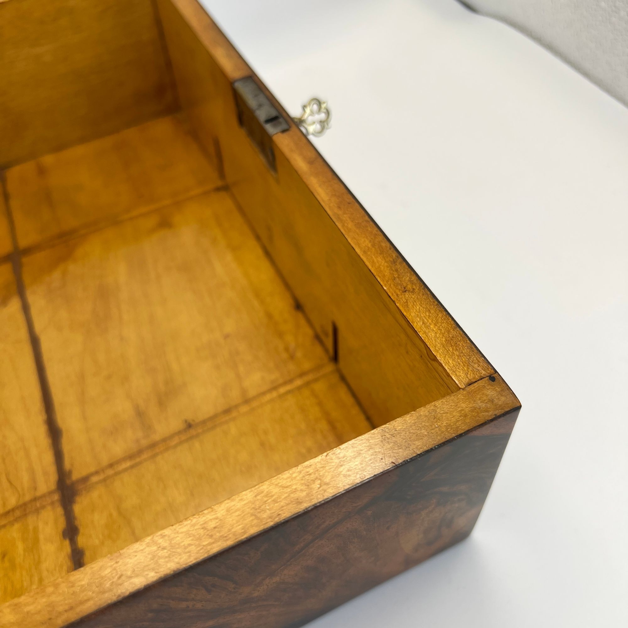 Biedermeier Walnut Box, Austria, circa 1840 - Image 18